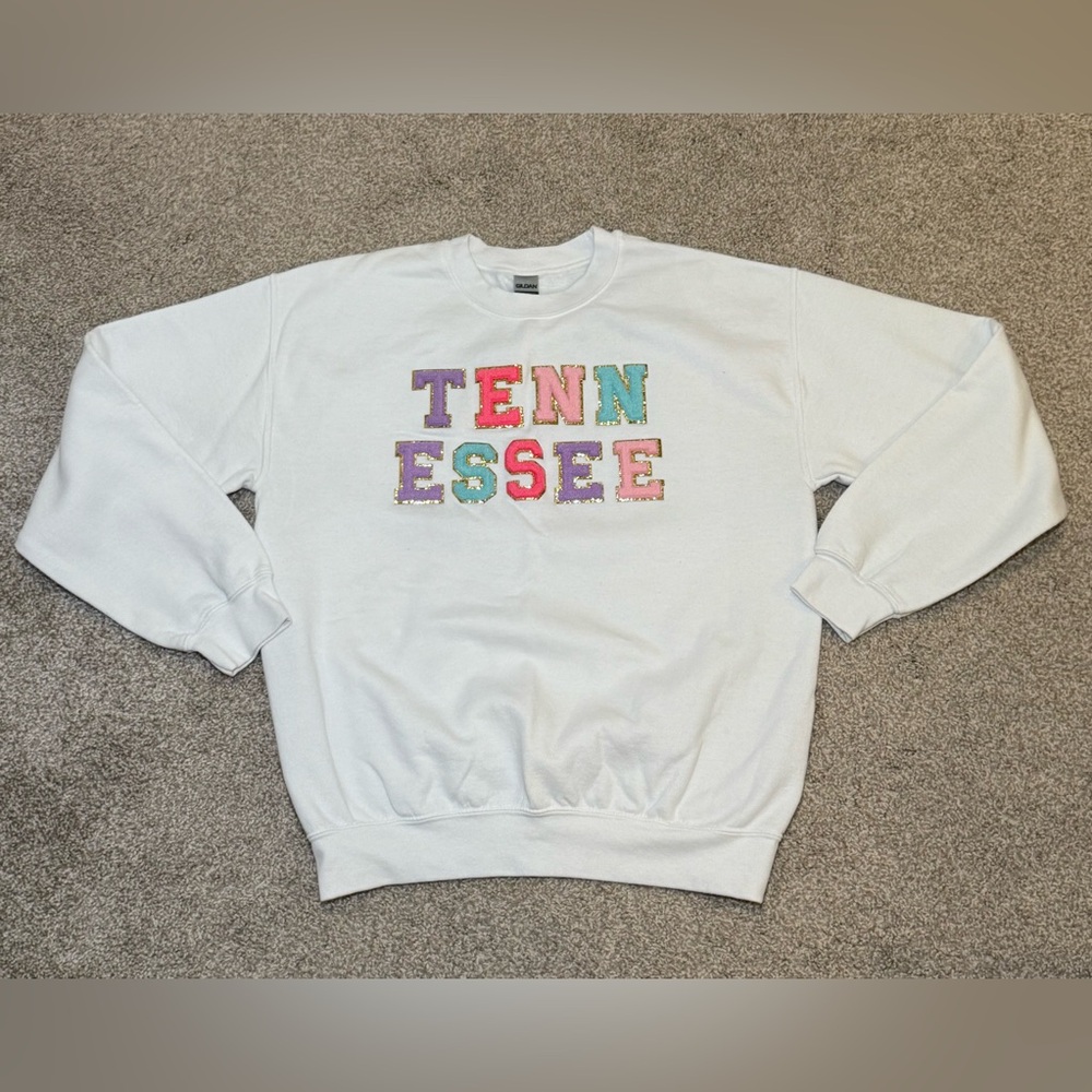 Gildan White Tennessee Graphic Crewneck Sweater